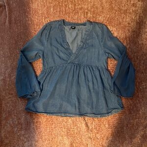 Lee Chambray Denim Peplum V-Neck Women's Top with Bell Sleeves